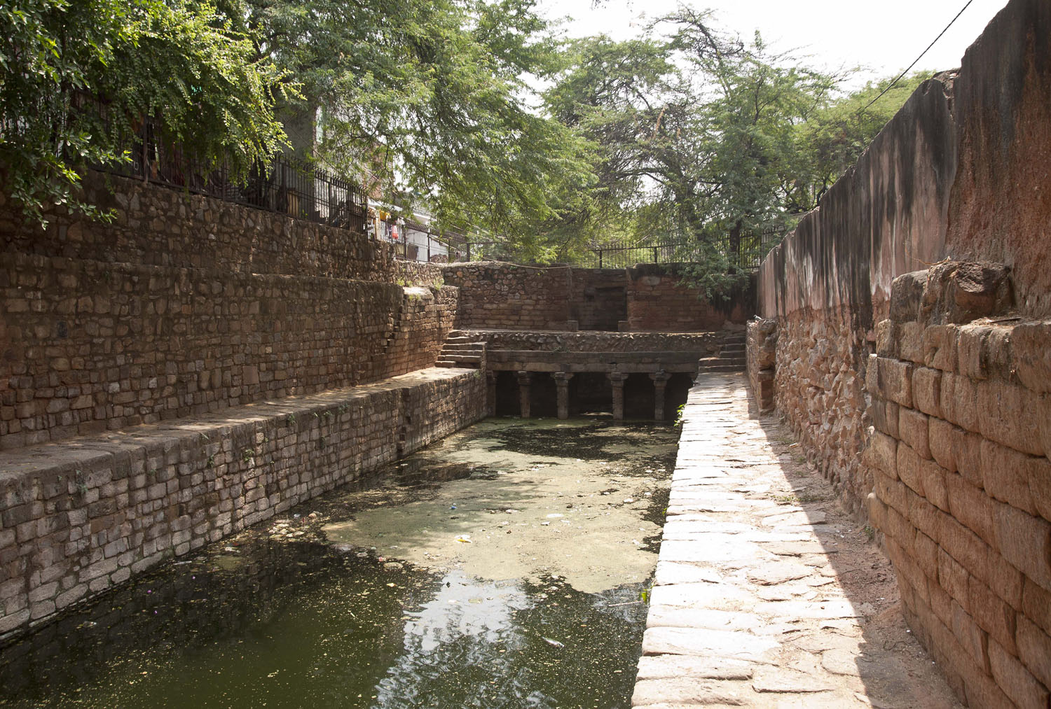 Gandhak ki Baoli, Mehrauli, Delhi