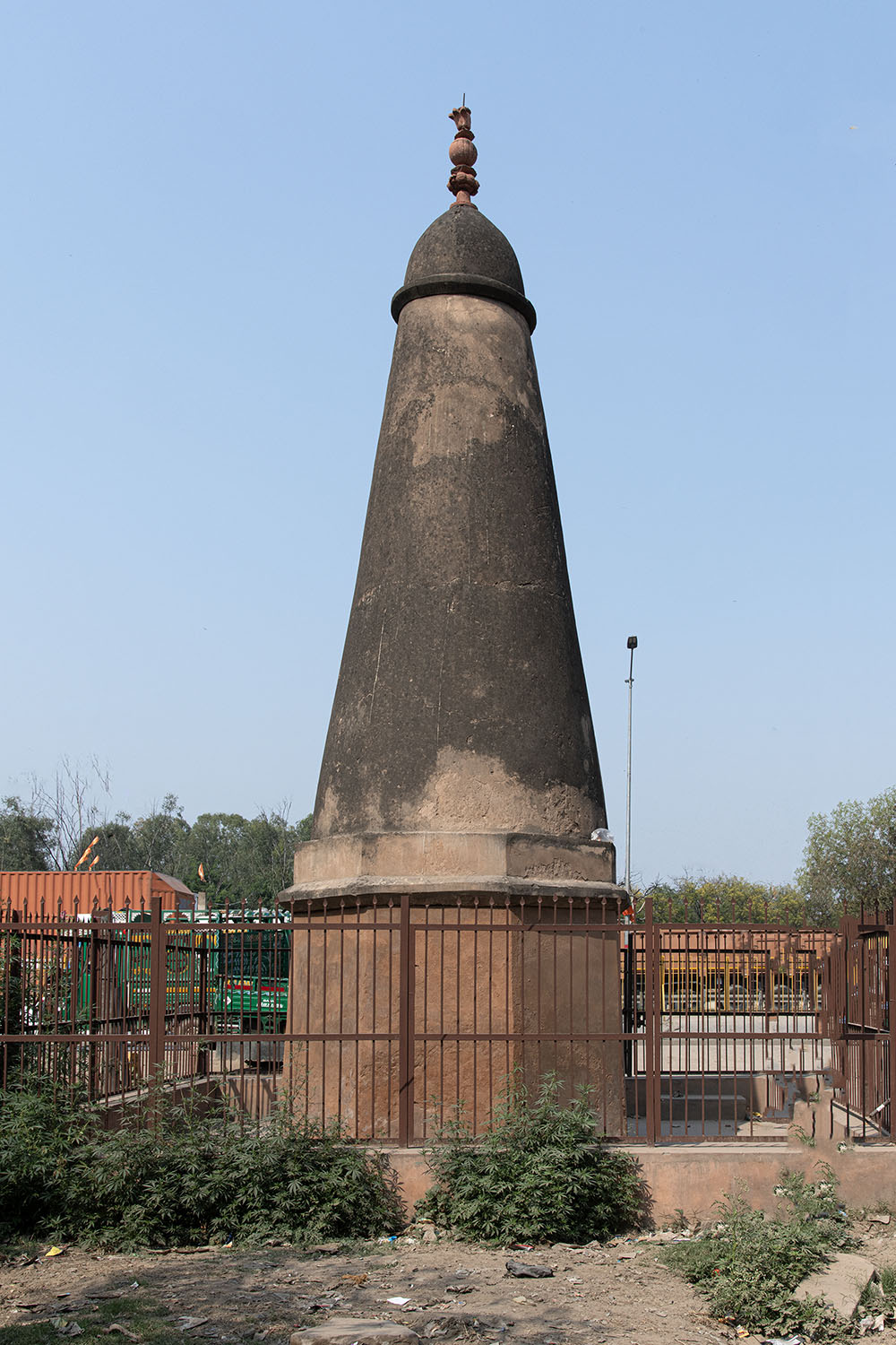 Kos Minar & Unidentified Tomb, Sikandra, UP