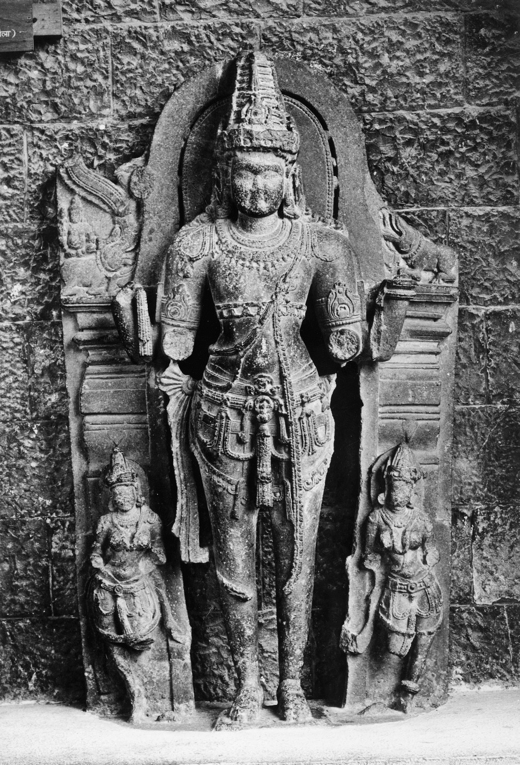 CSMVS, Stone Sculptures