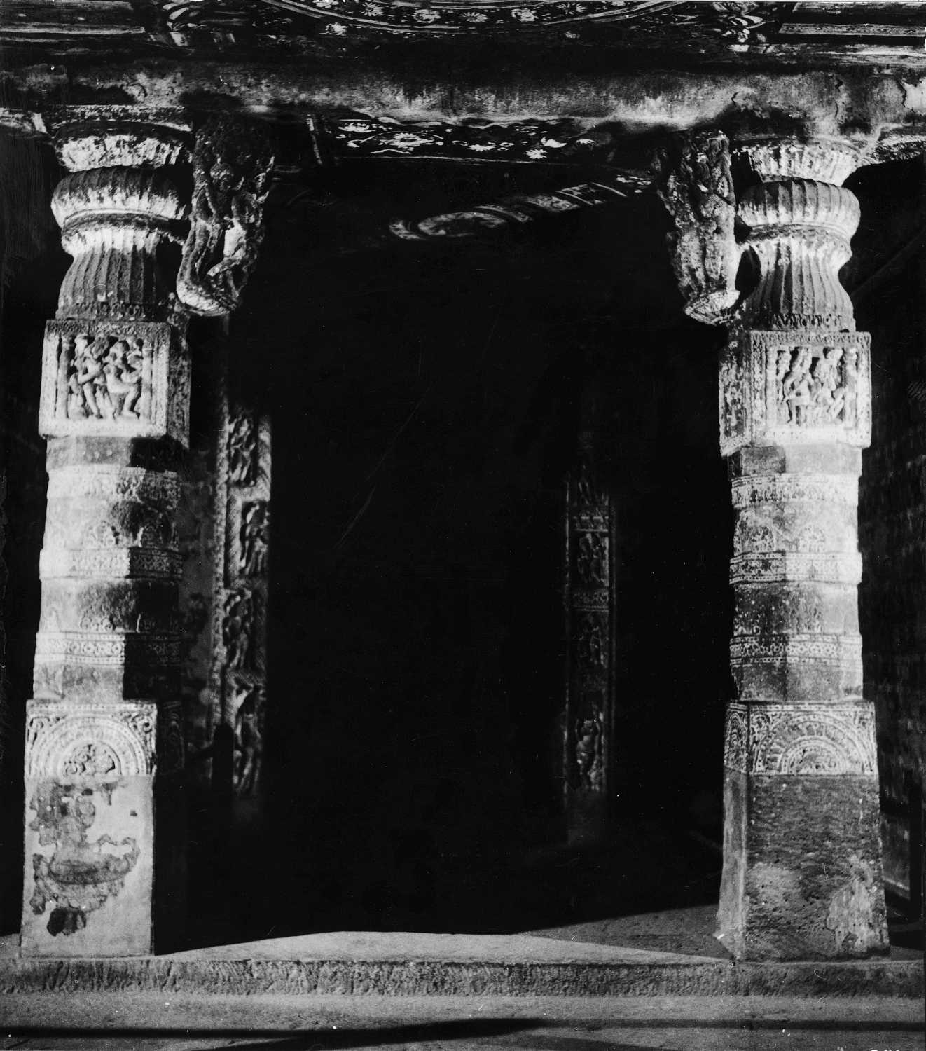 Cave 02, Ajanta, Aurangabad, Maharashtra