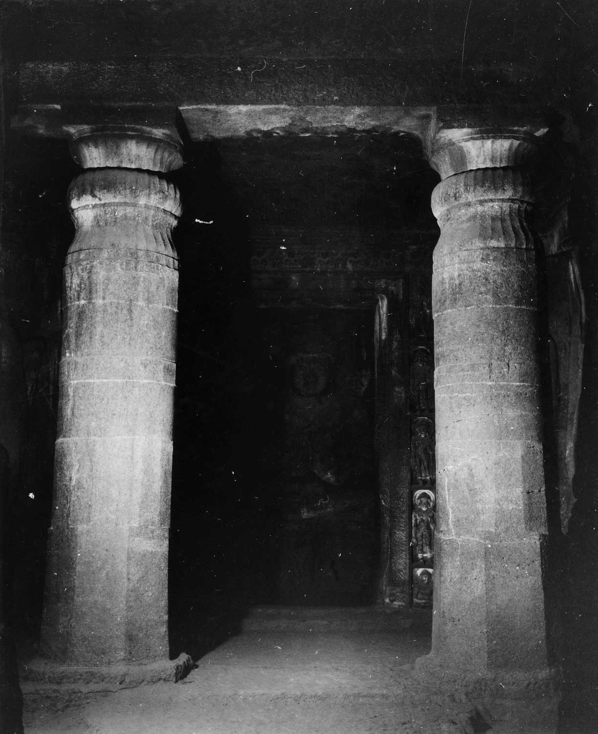 Cave 04, Ajanta, Aurangabad, Maharashtra