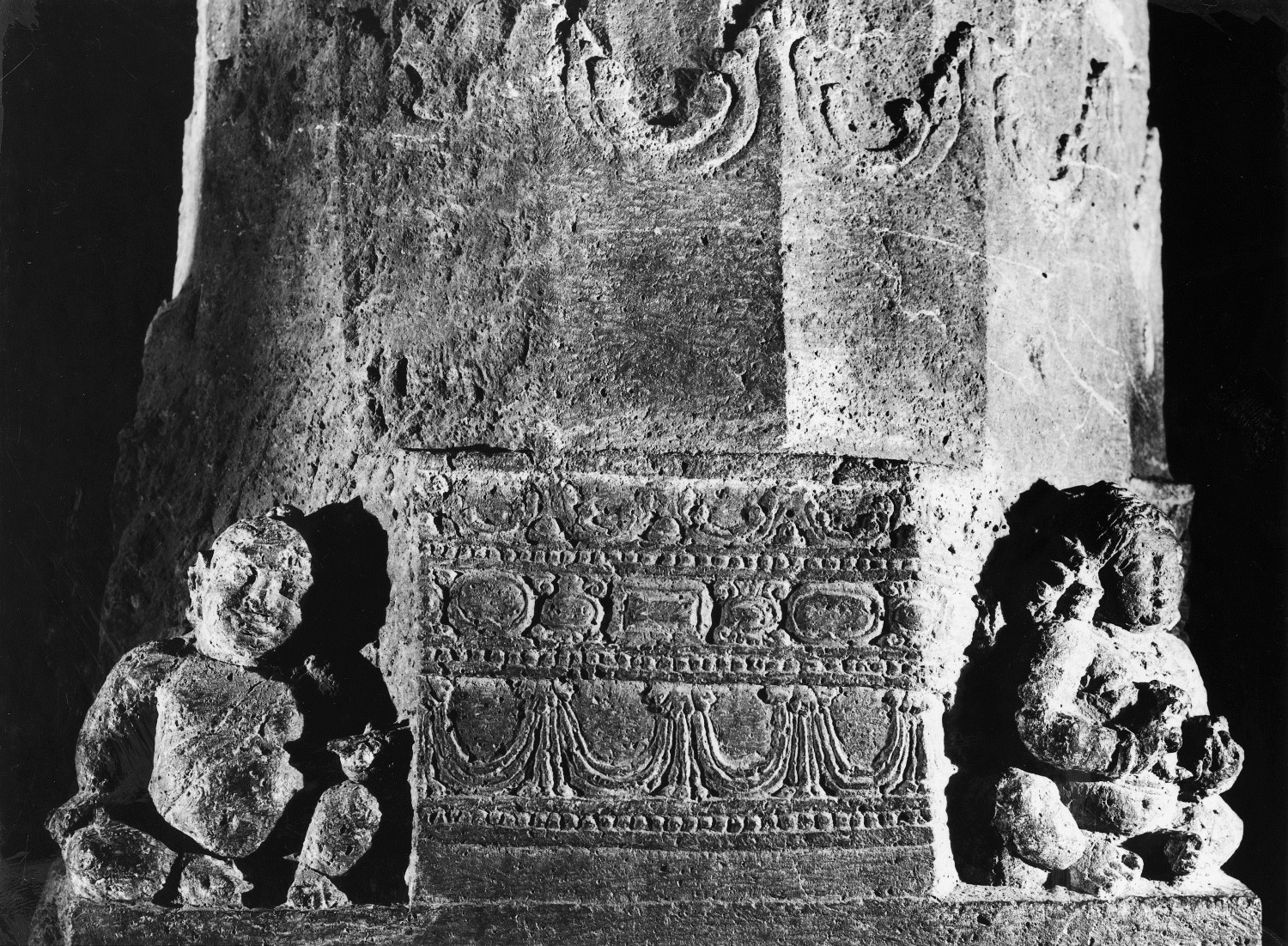 Cave 04, Ajanta, Aurangabad, Maharashtra