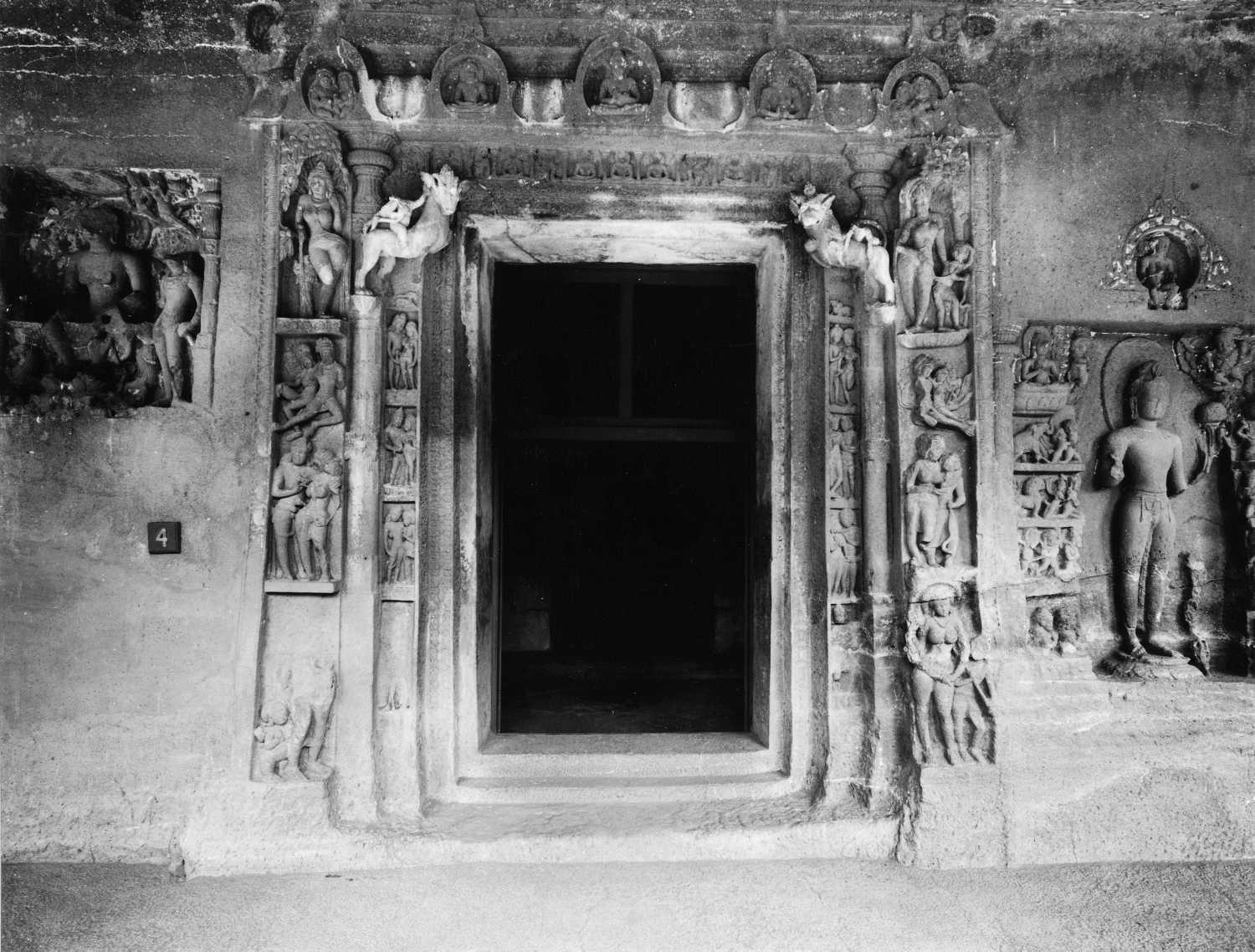 Cave 04, Ajanta, Aurangabad, Maharashtra