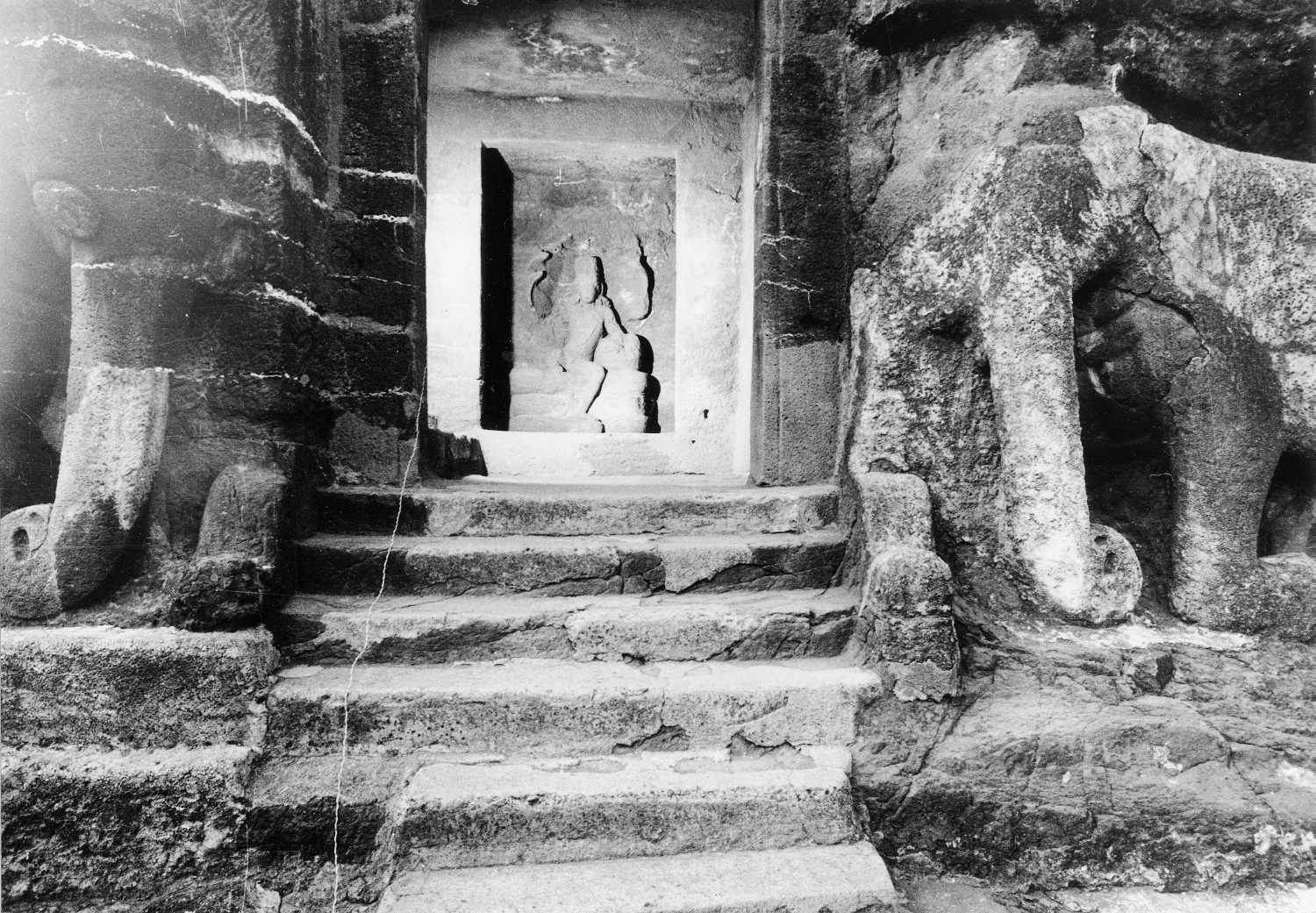 Cave 16, Ajanta, Aurangabad, Maharashtra