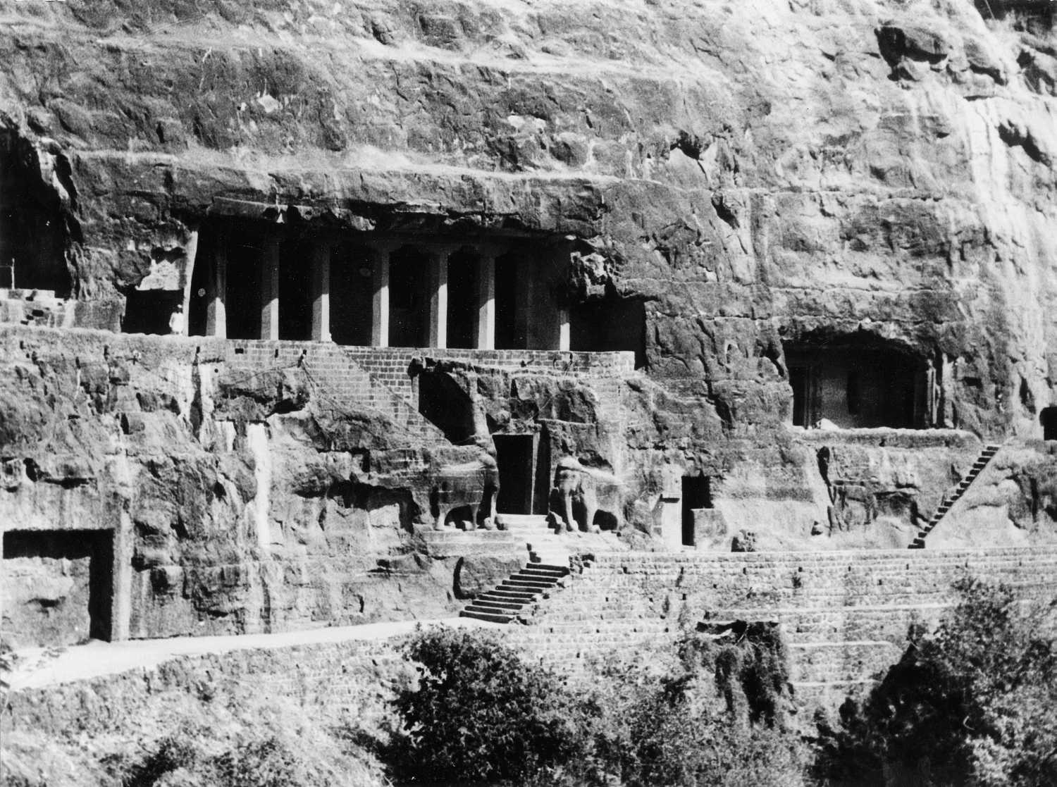 Cave 16, Ajanta, Aurangabad, Maharashtra