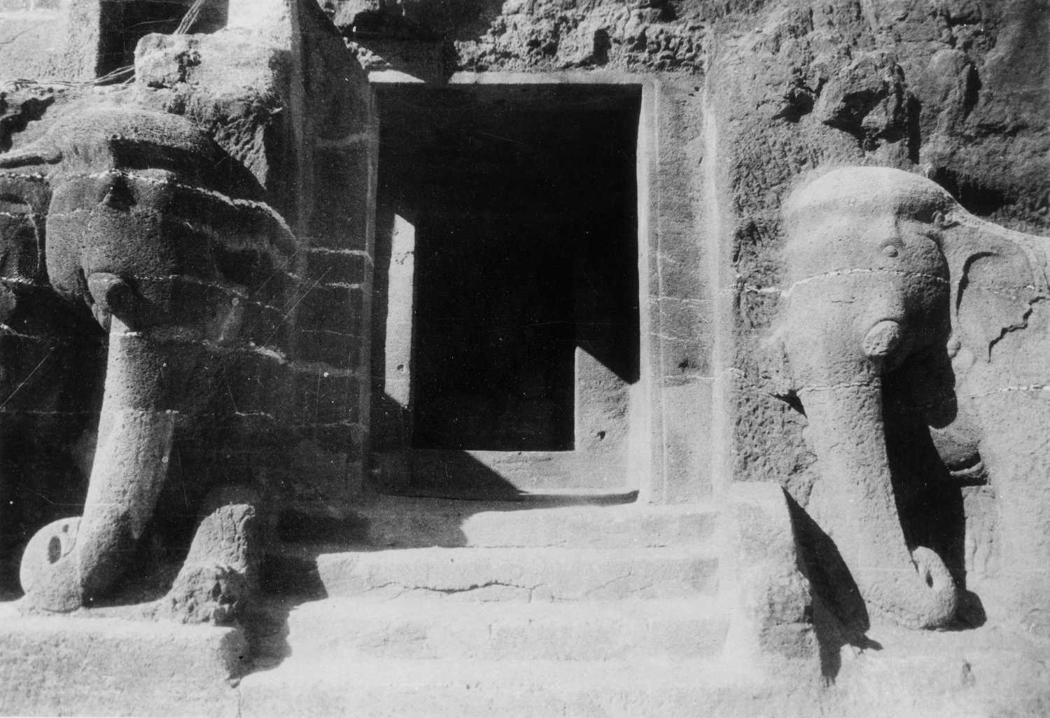 Cave 16, Ajanta, Aurangabad, Maharashtra