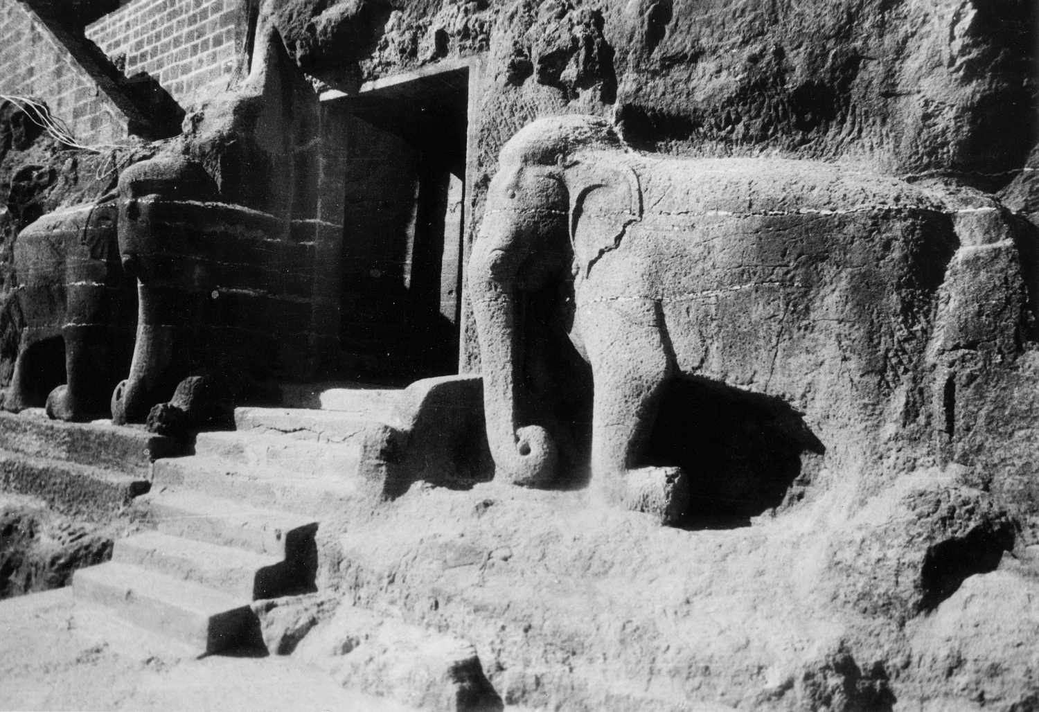 Cave 16, Ajanta, Aurangabad, Maharashtra