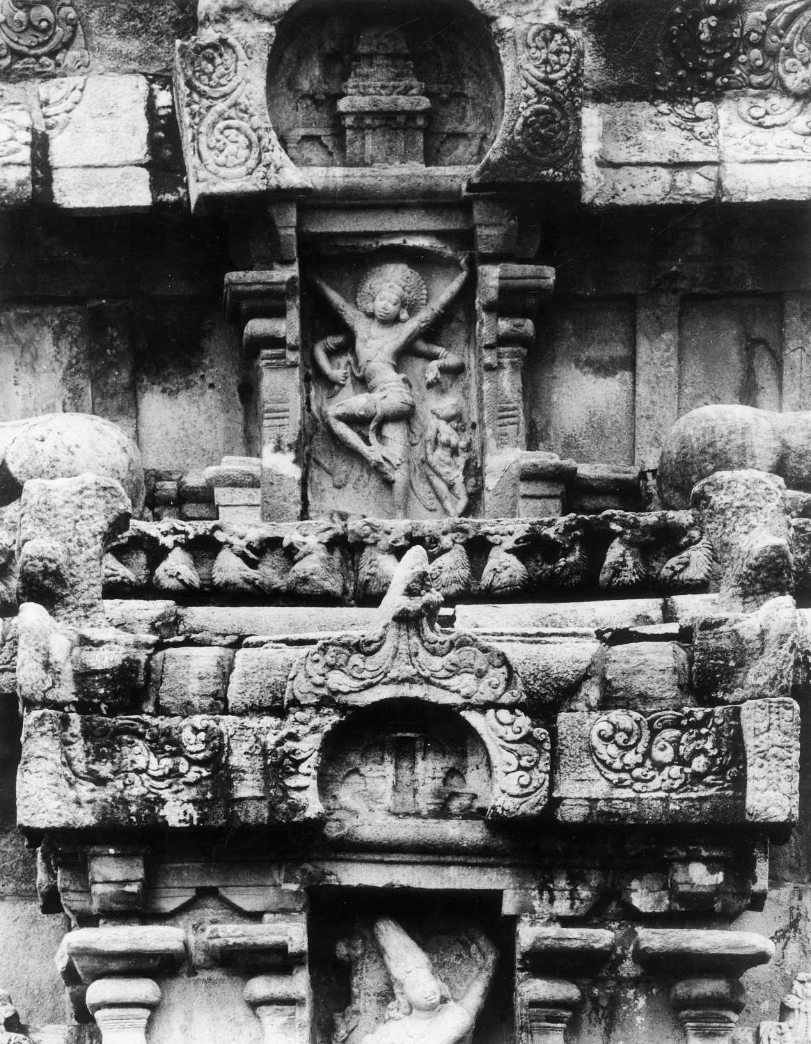 Muvar Kovil, Kodambalur, Tamil Nadu