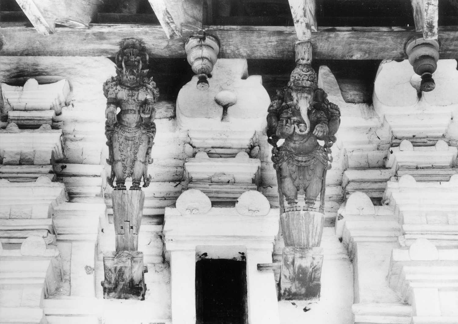 Sri Mahadeva complex, Peruvanam, Kerala