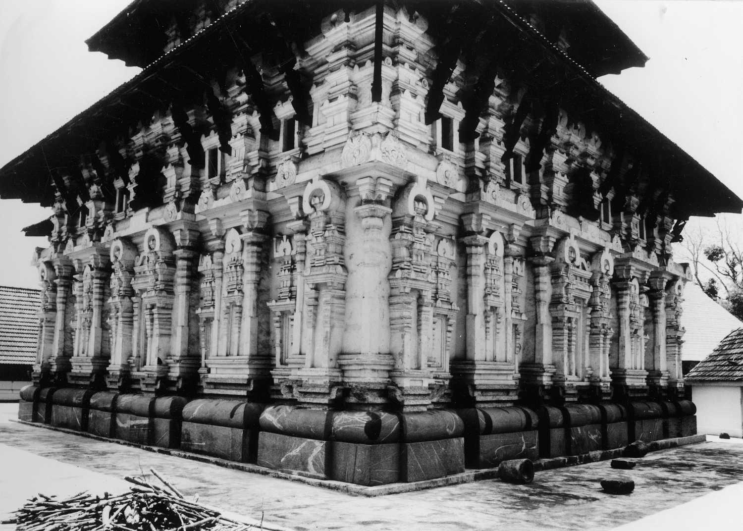 Sri Mahadeva complex, Peruvanam, Kerala