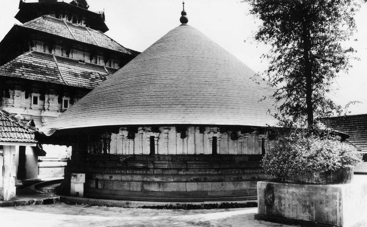 Sri Mahadeva complex, Peruvanam, Kerala