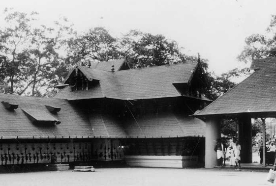 Kurumba Bhagavathy complex, Kodungallur