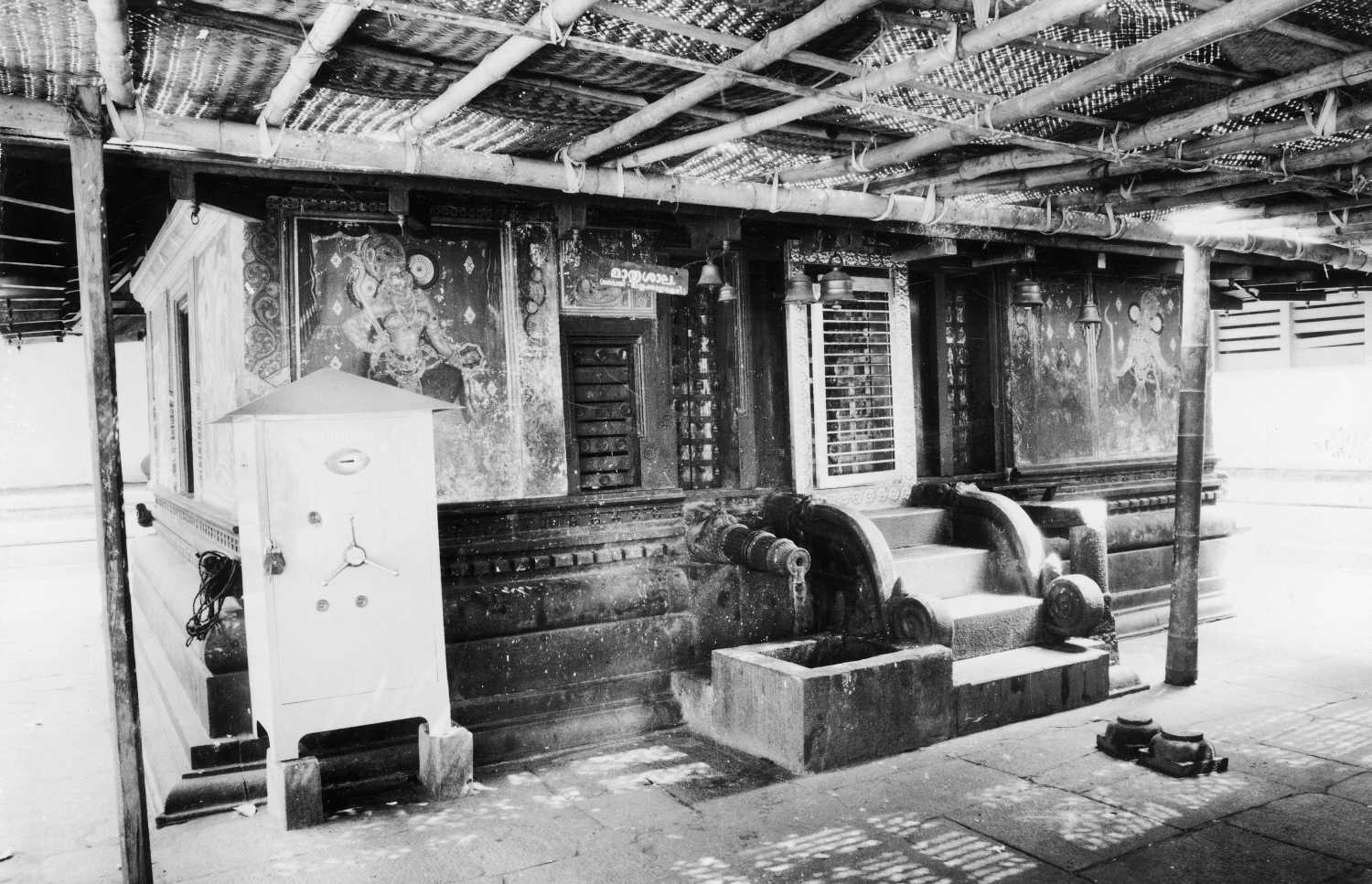 Sri Bhagavathy complex, Thirumandhamkunnu