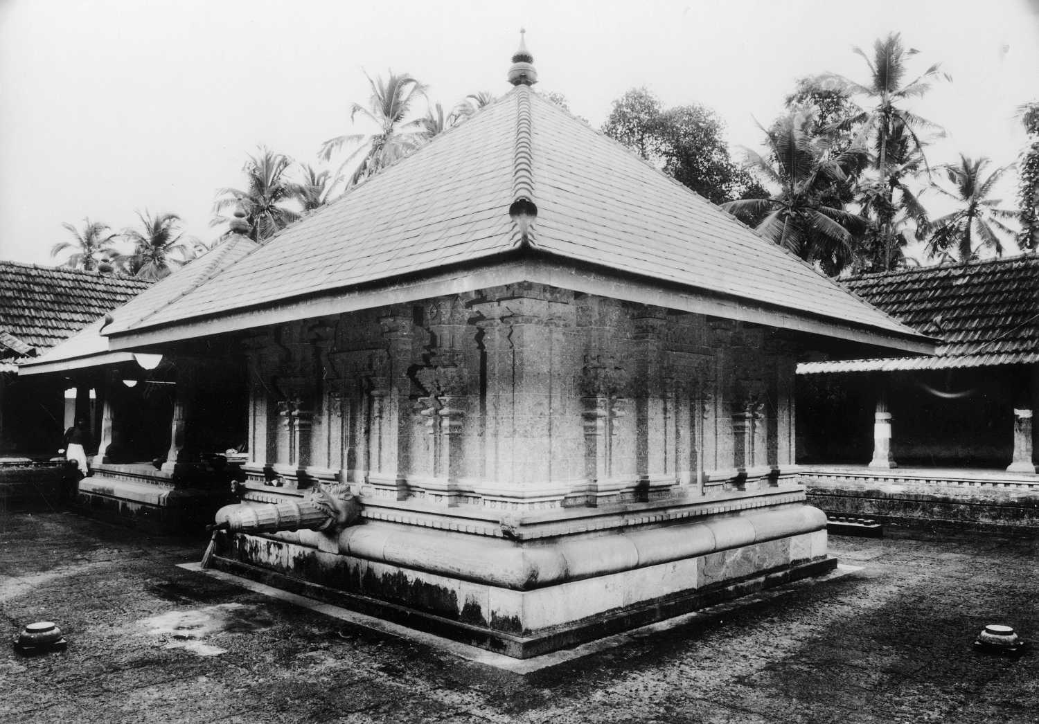 Sri Vishnu temple, Pullur, Kerala
