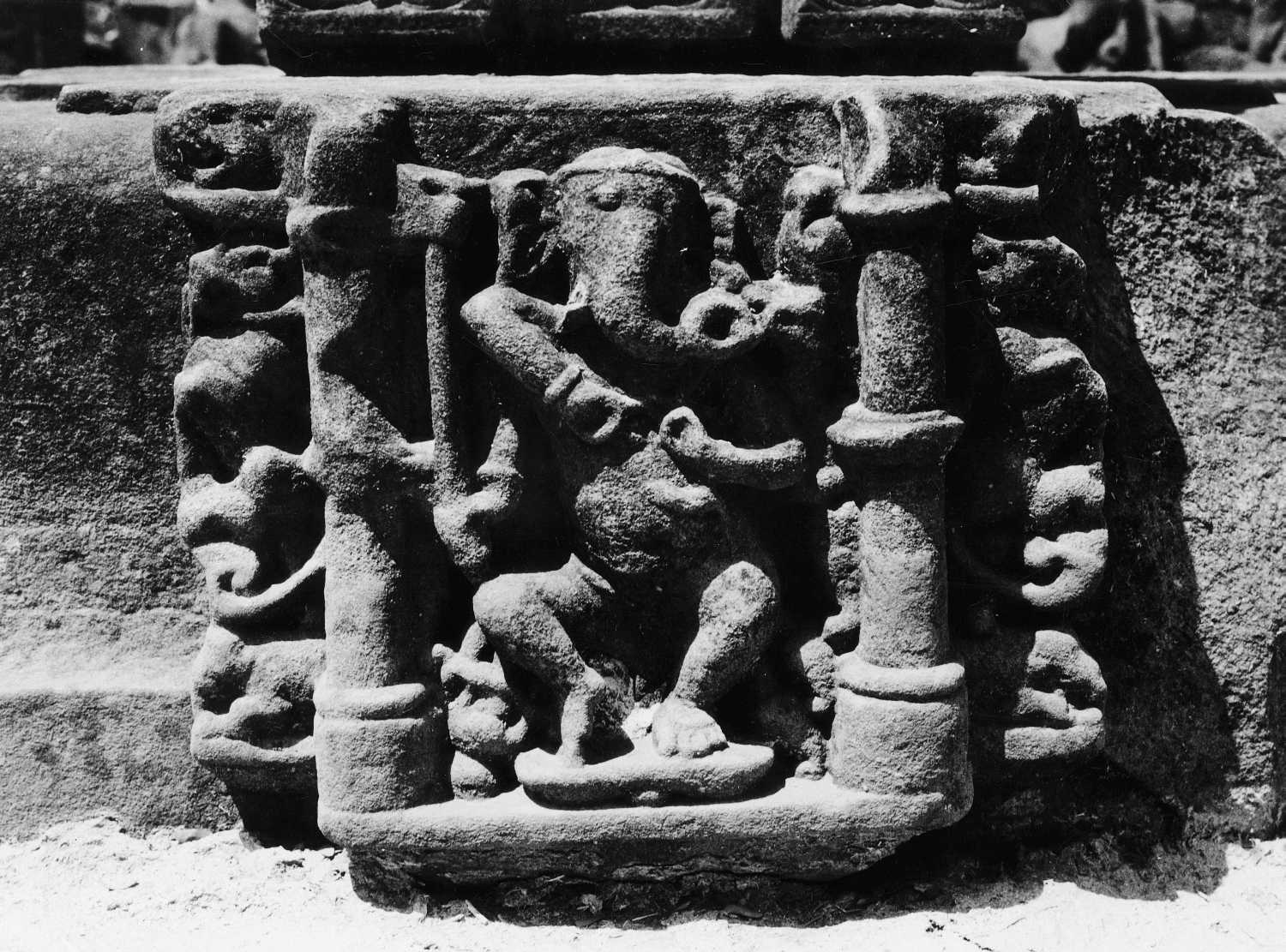 Dancing figures in Indian Art