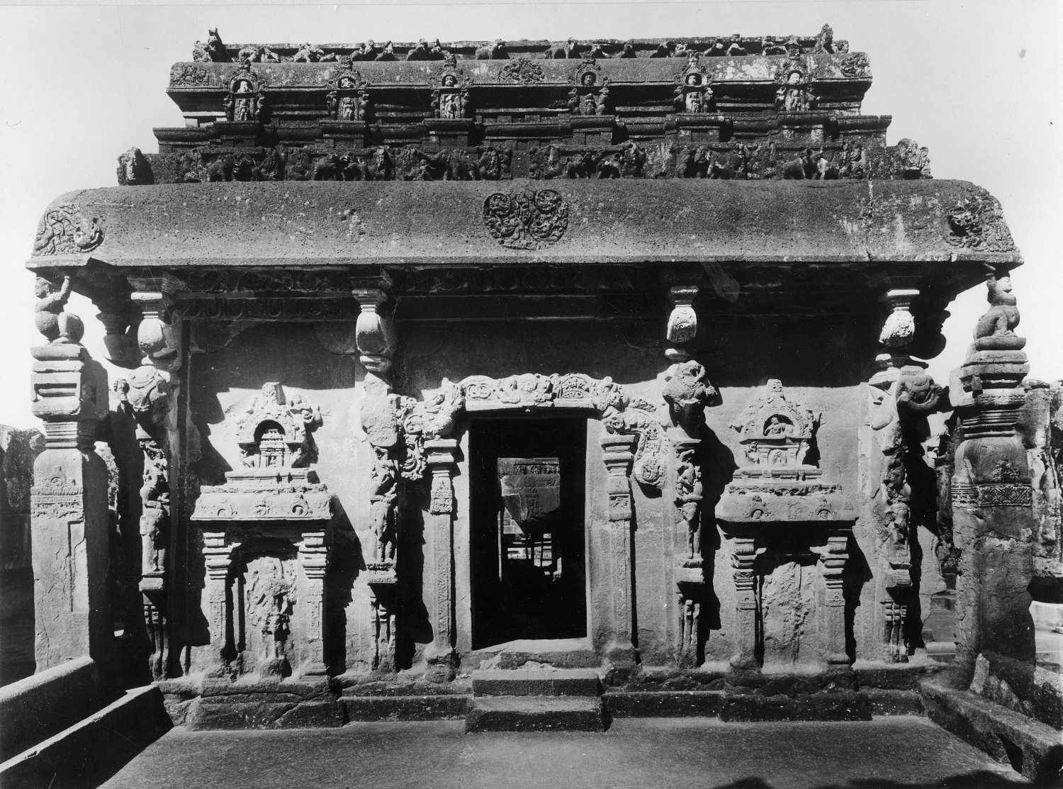 Cave 16 (Kailasa) complex, Ellora