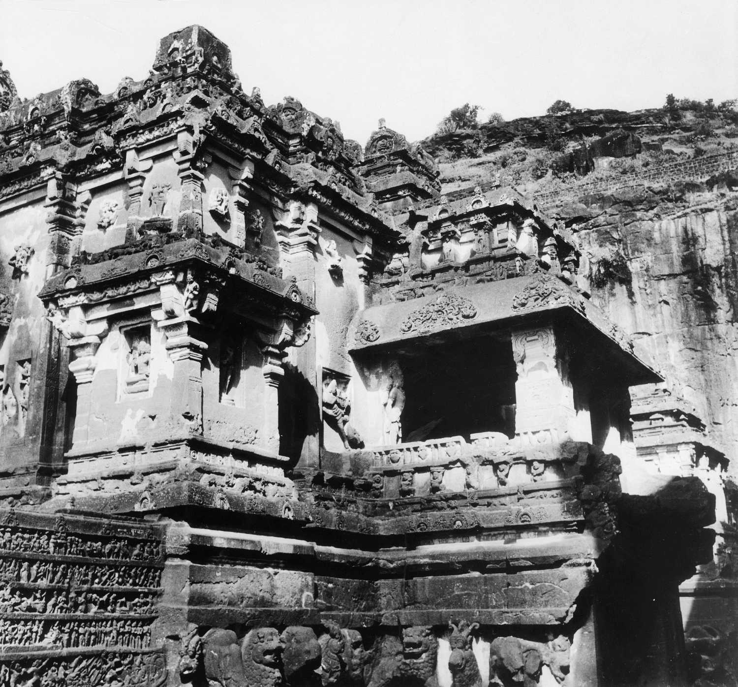 Cave 16 (Kailasa) complex, Ellora