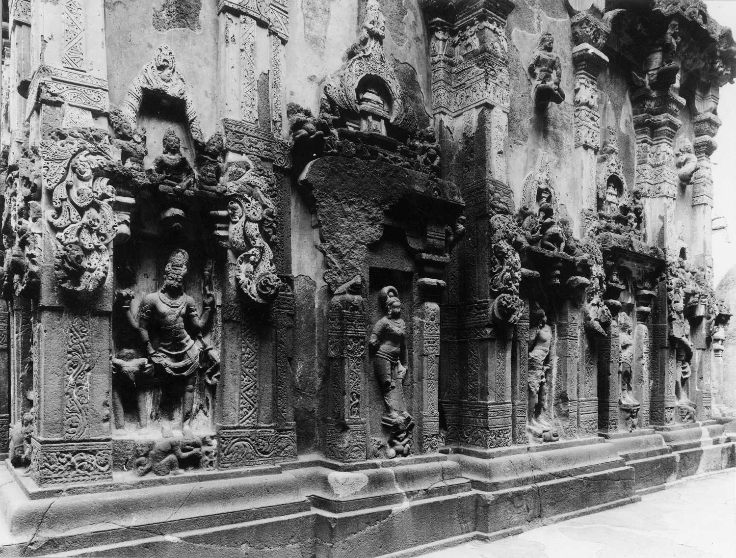 Cave 16 (Kailasa) complex, Ellora