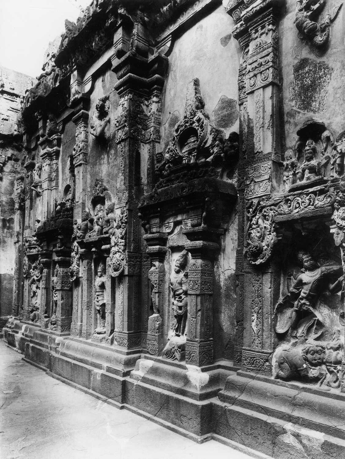 Cave 16 (Kailasa) complex, Ellora