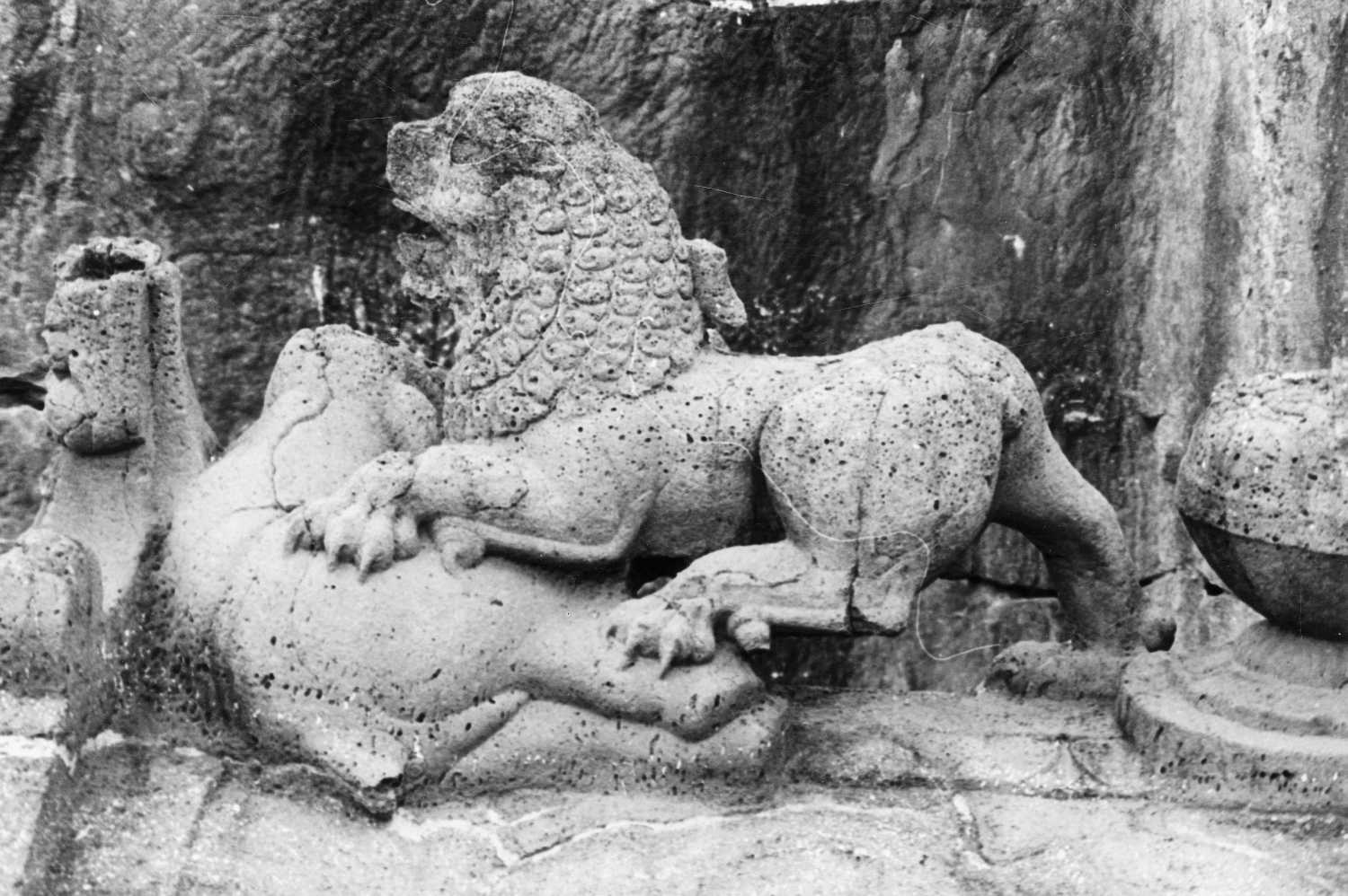 Cave 16 (Kailasa) complex, Ellora