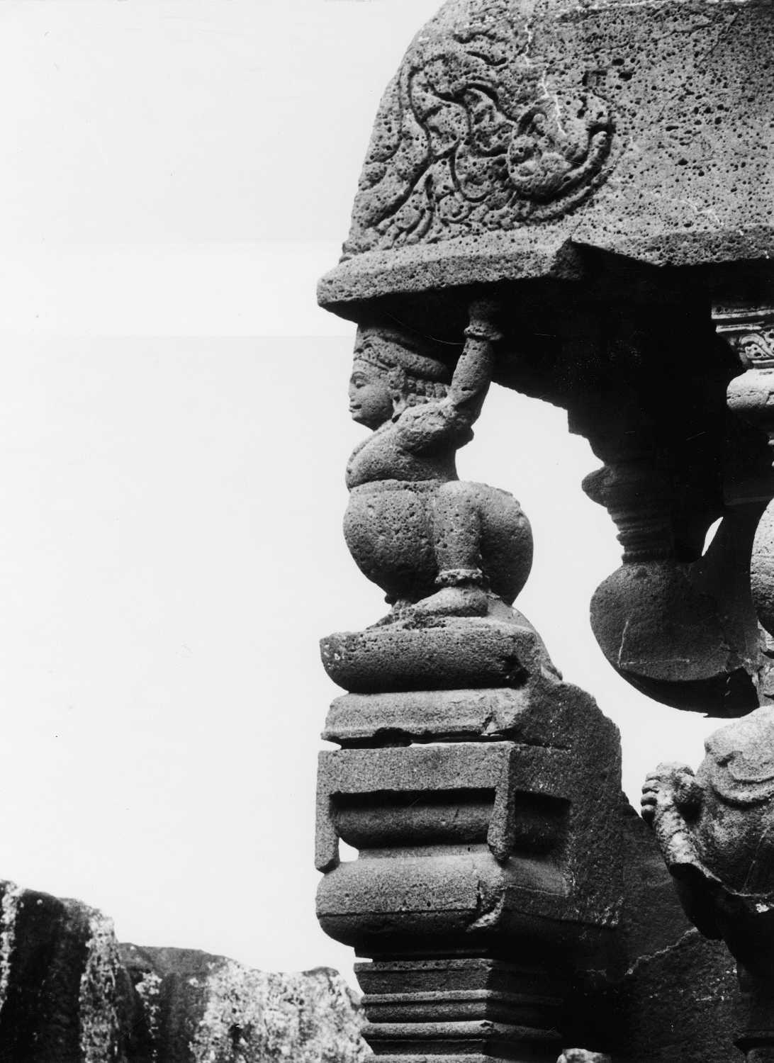 Cave 16 (Kailasa) complex, Ellora