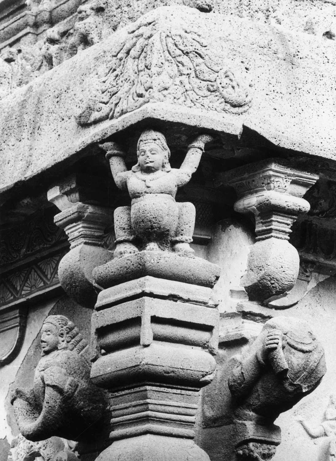 Cave 16 (Kailasa) complex, Ellora
