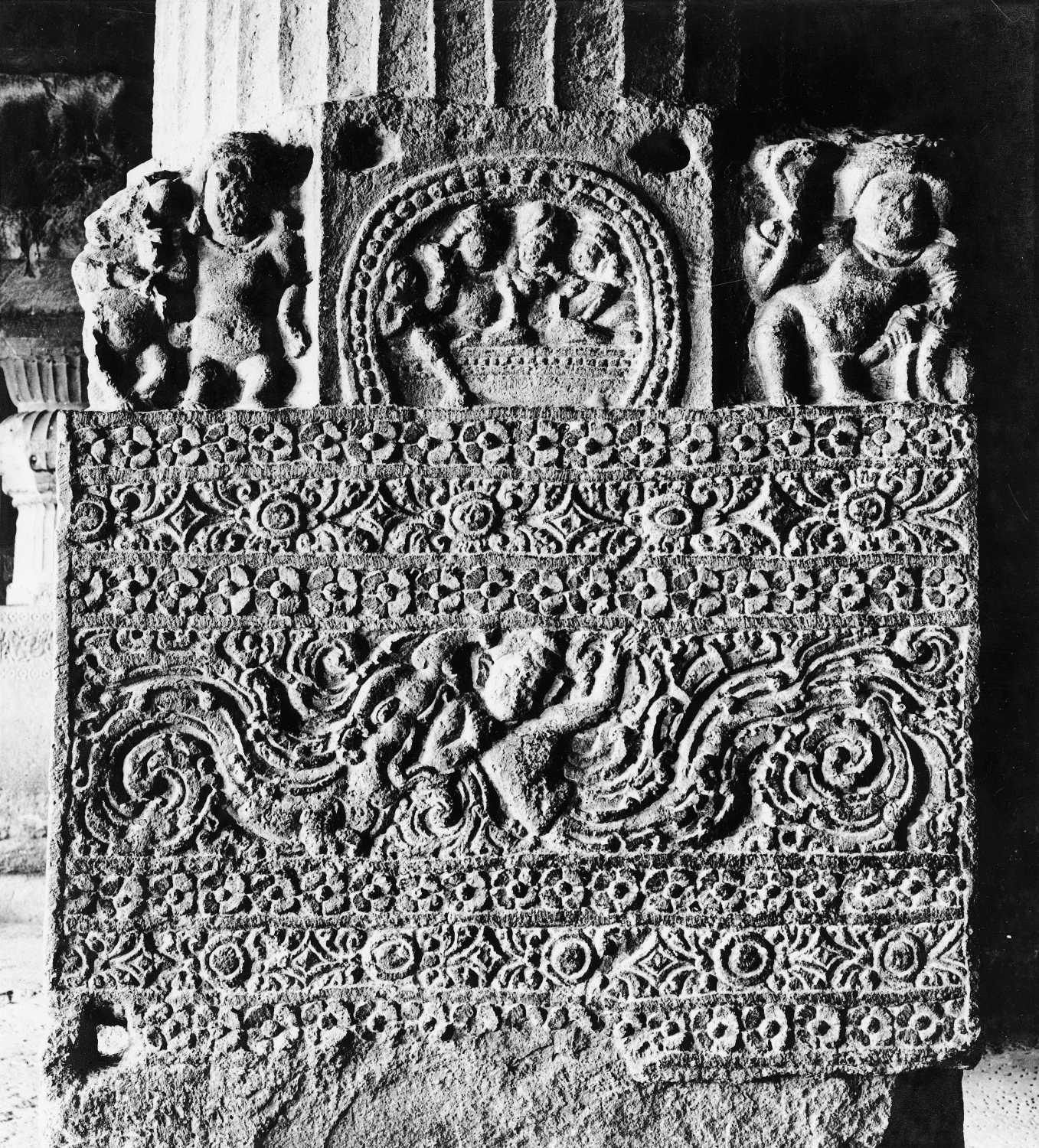 Cave 21 (Ramesvara), Ellora