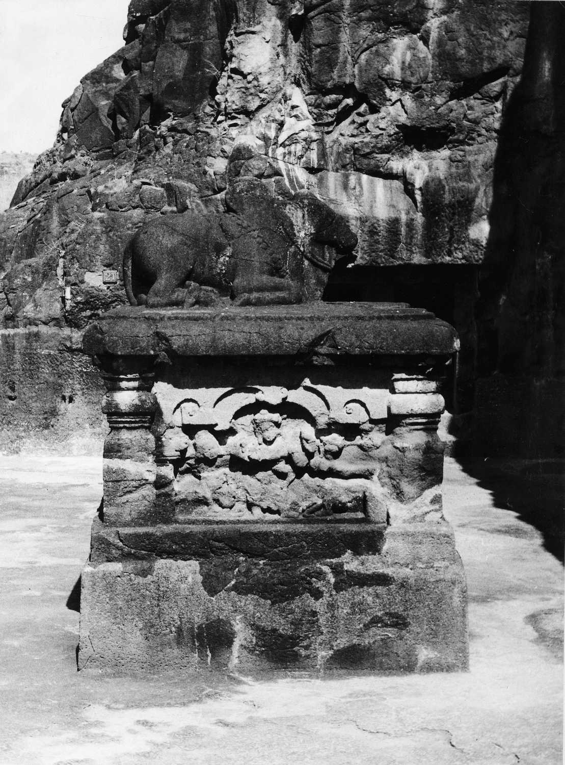 Cave 21 (Ramesvara), Ellora
