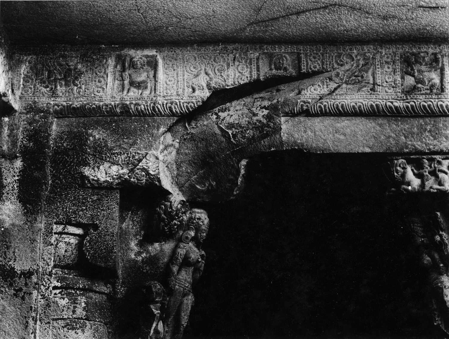 Cave 21 (Ramesvara), Ellora