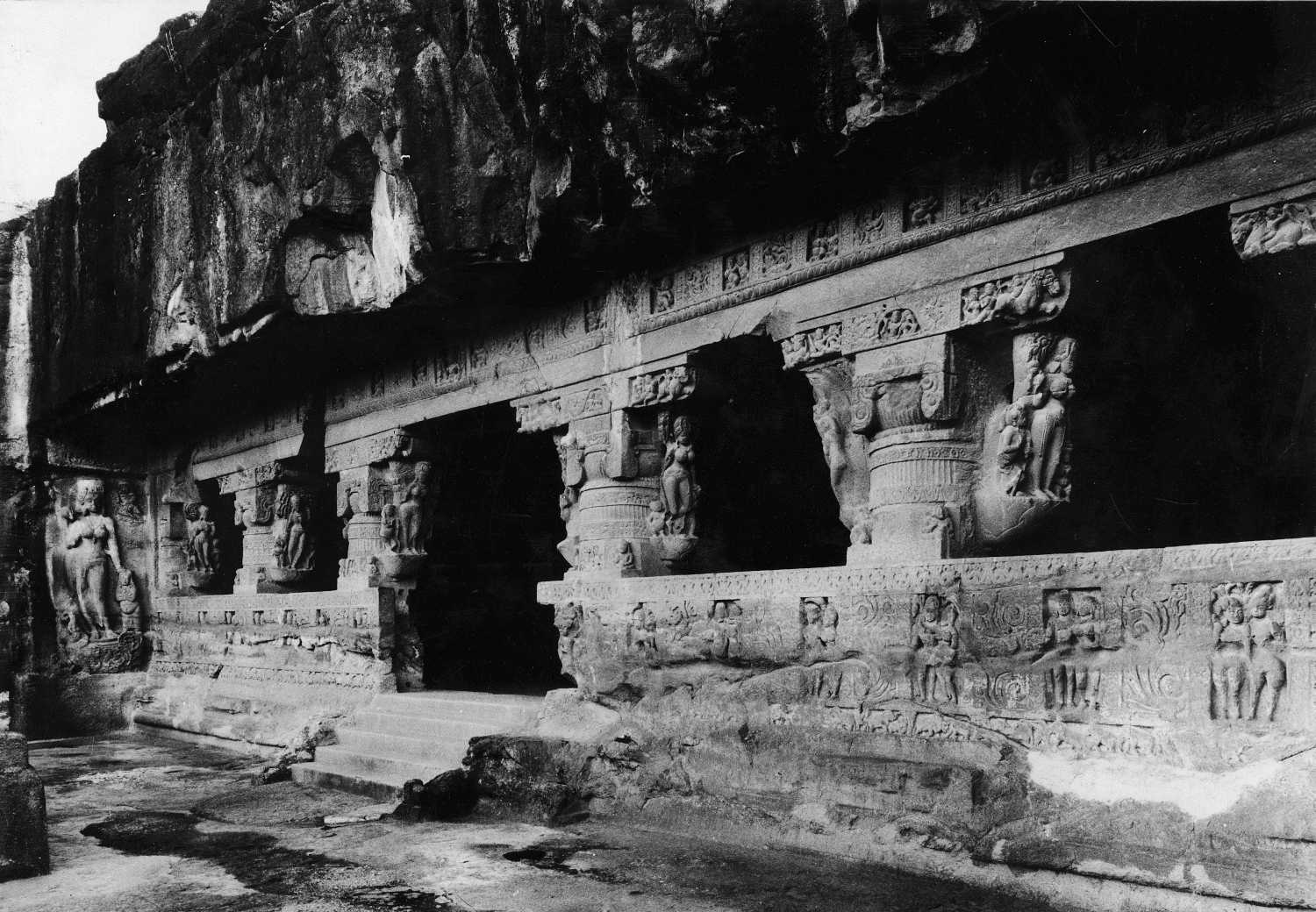 Cave 21 (Ramesvara), Ellora