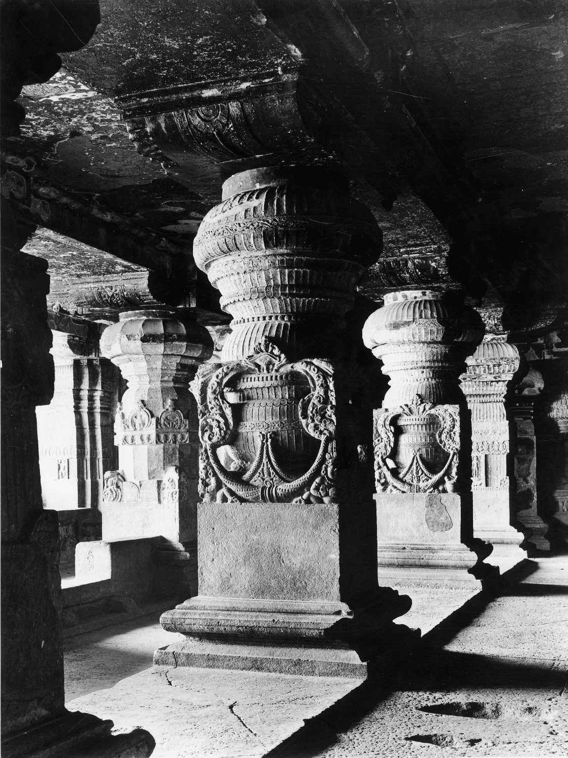 Cave 32 (Indra Sabha), Ellora