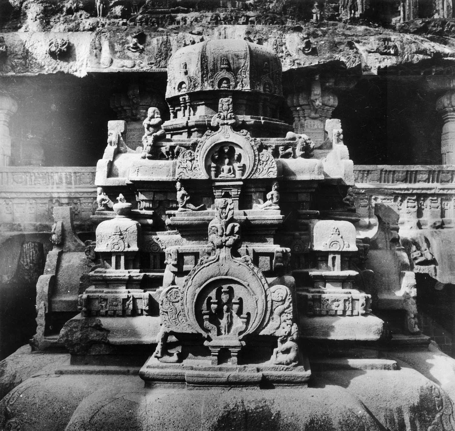 Cave 32 (Indra Sabha), Ellora