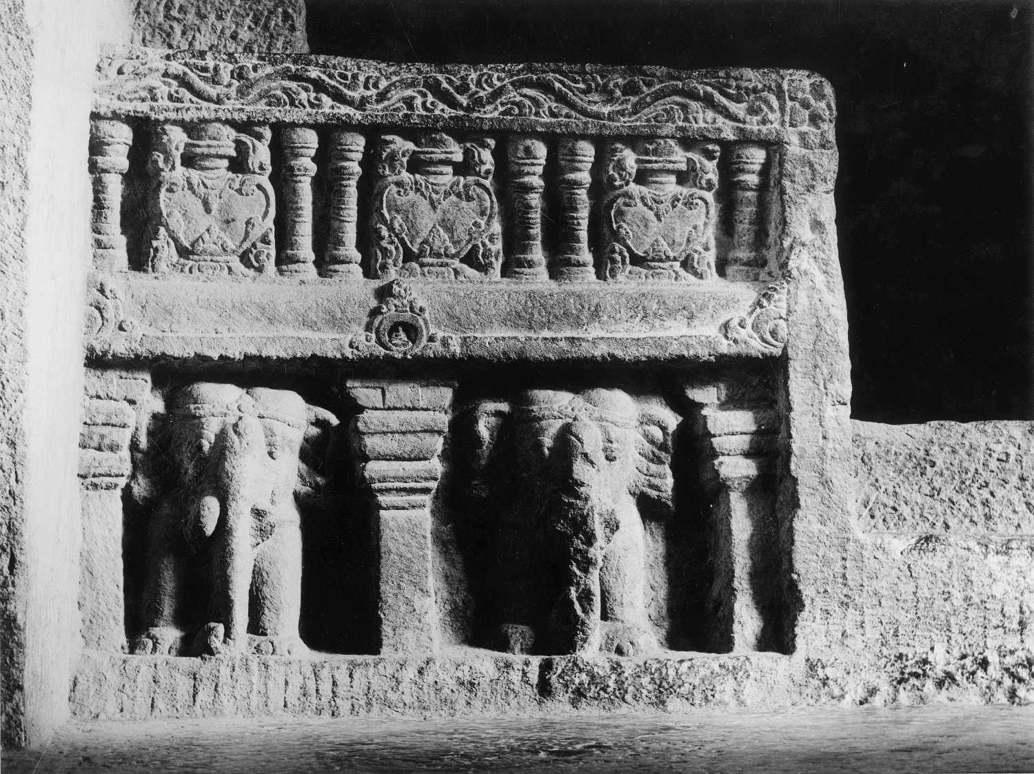 Cave 32 (Indra Sabha), Ellora