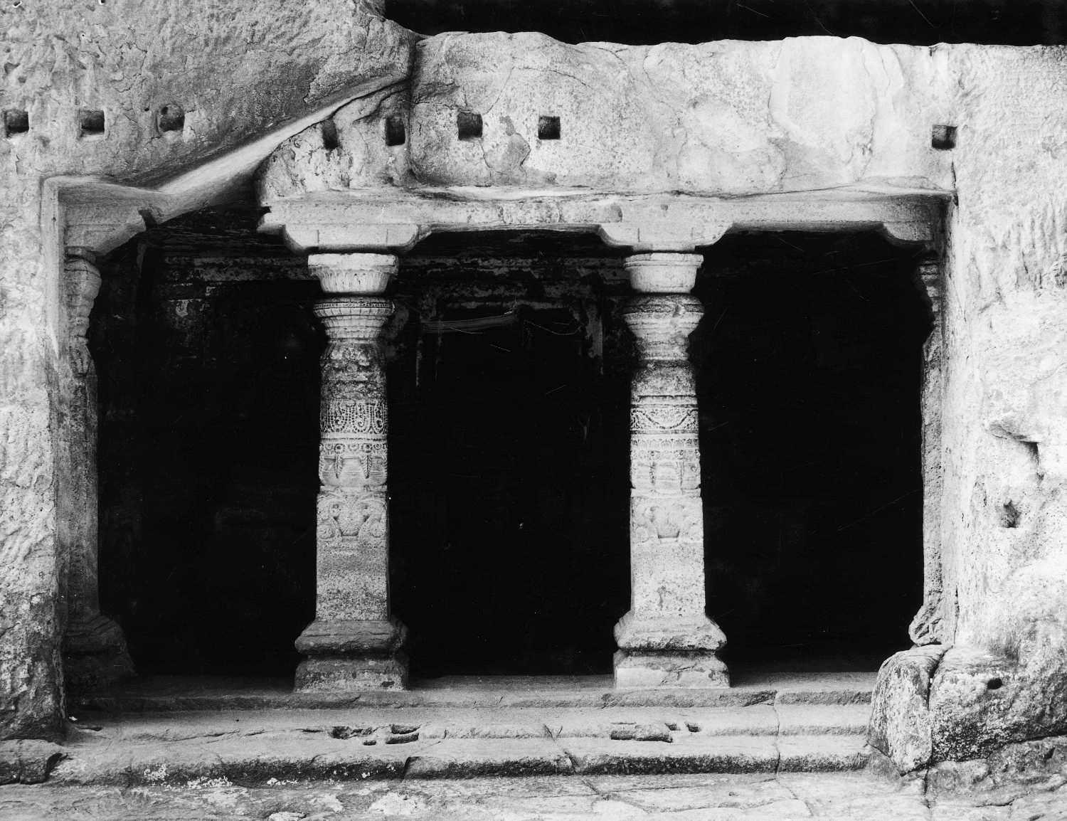 Cave 32 (Indra Sabha), Ellora