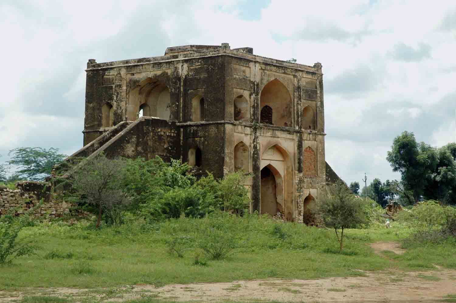 Tripolia darwaza, Narnaul