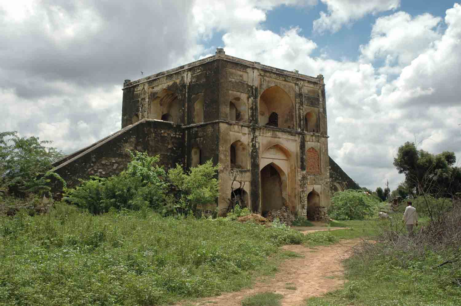 Tripolia darwaza, Narnaul